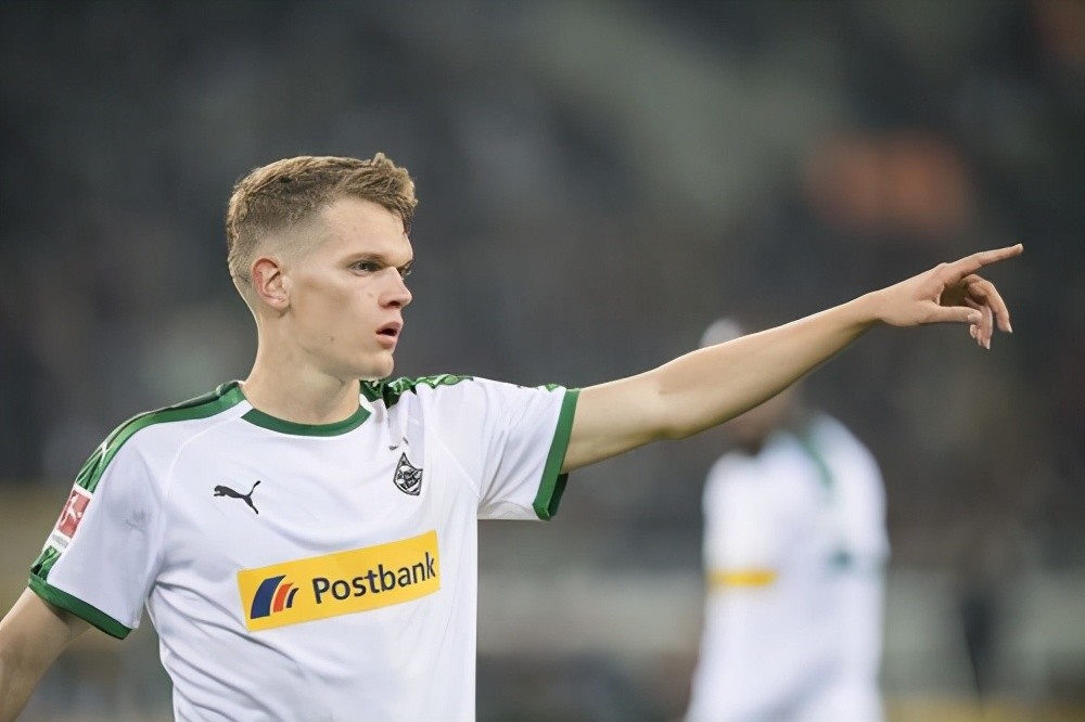  拜仁功勋教练确诊新冠，助理临场指挥创奇迹  