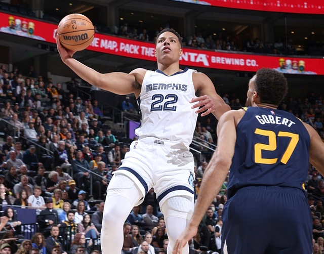  戈贝尔防守统治禁区爵士力克篮网取得四连胜